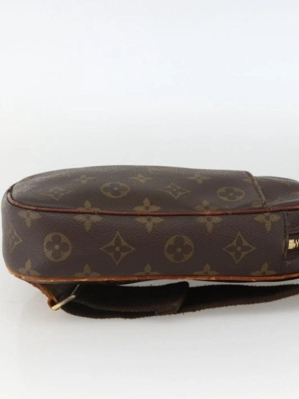 LOUIS VUITTON Monogram Pochette Gange Shoulder Bag - Picture 4 of 16